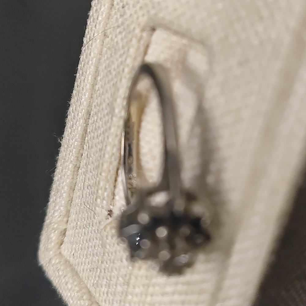 14k White Gold, Blue and White Floral Ring - Picture 4 of 6